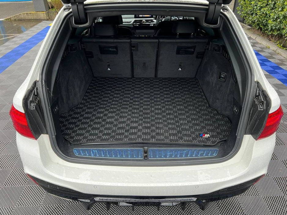 2019 BMW 5 Series - image 13