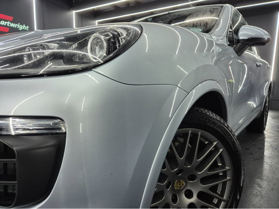 2017 Porsche Cayenne - image 4