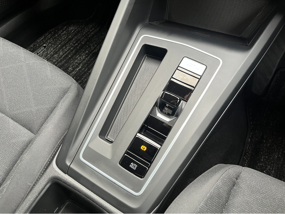 2022 Volkswagen Golf ADAVANCE AUTOMATIC 2.0 DIESEL //HEATED SEATS AND STEERING WHEEL//HEAD UP DISPLAY//REVERSE CAMERA//KEYLESS ENTRY// €27,950