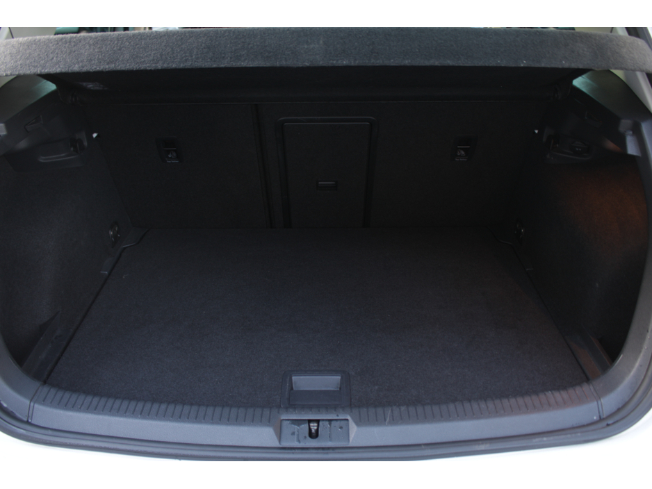 2016 Volkswagen Golf - image 18