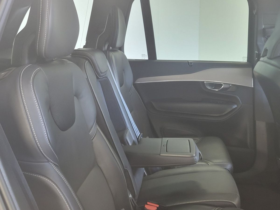 2023 Volvo XC90 - image 5