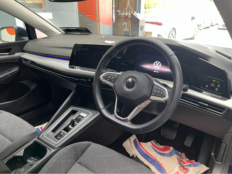 2021 Volkswagen Golf - image 8