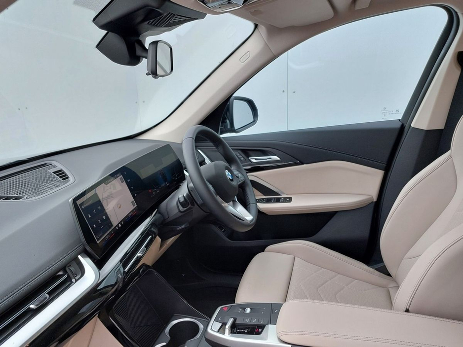 2023 BMW X1 - image 7