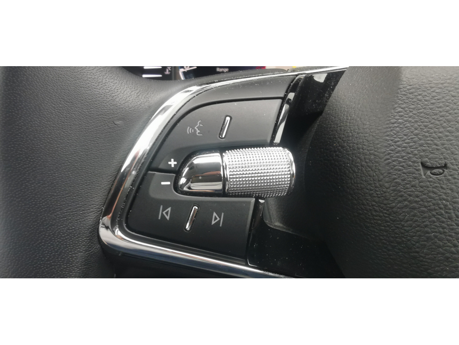 2023 Skoda Octavia - image 16