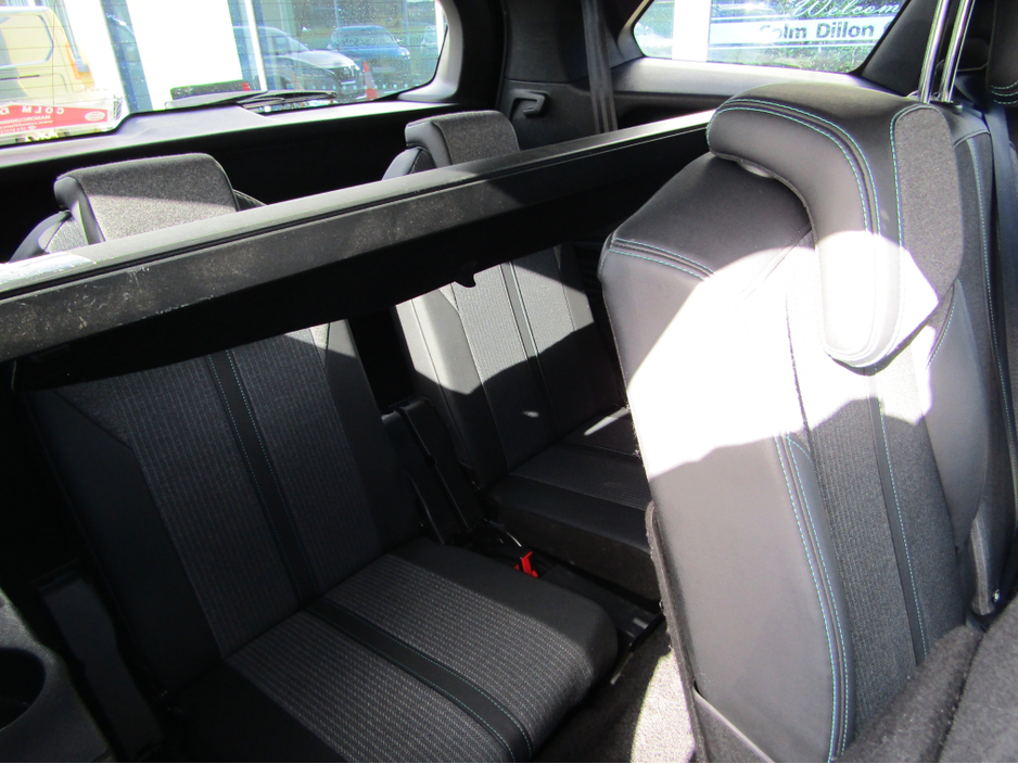2022 Peugeot 5008 - image 11