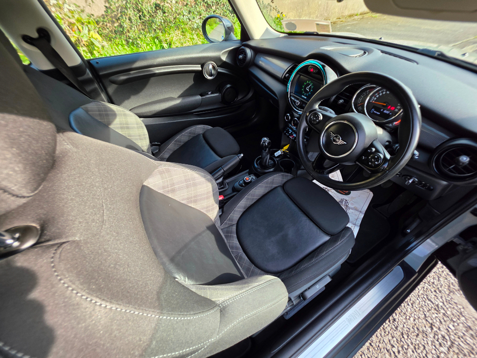 2018 MINI Cooper - image 10