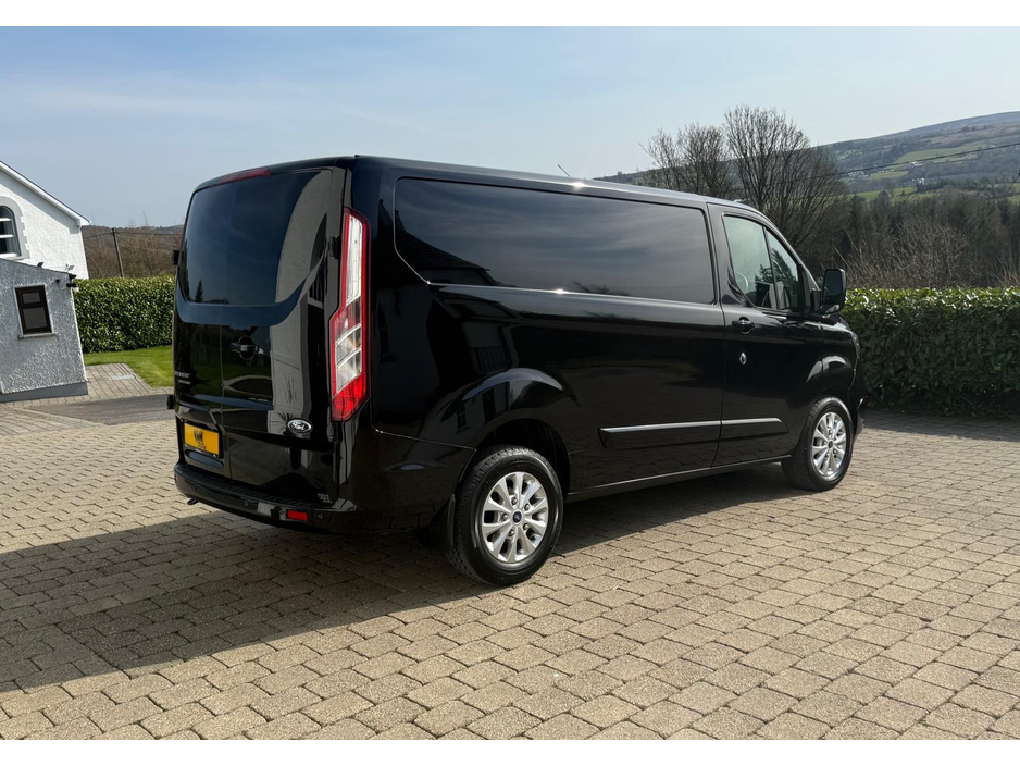 2020 Ford Transit Custom - image 3