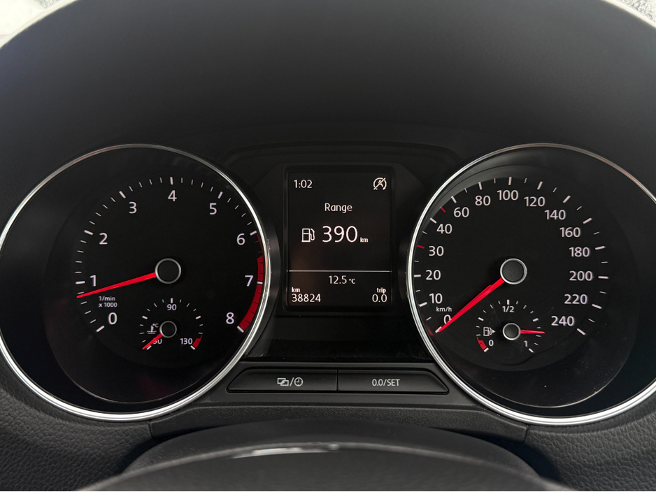 2015 Volkswagen Polo - image 17