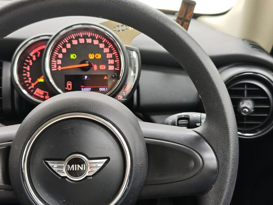 2018 MINI Cooper - image 25