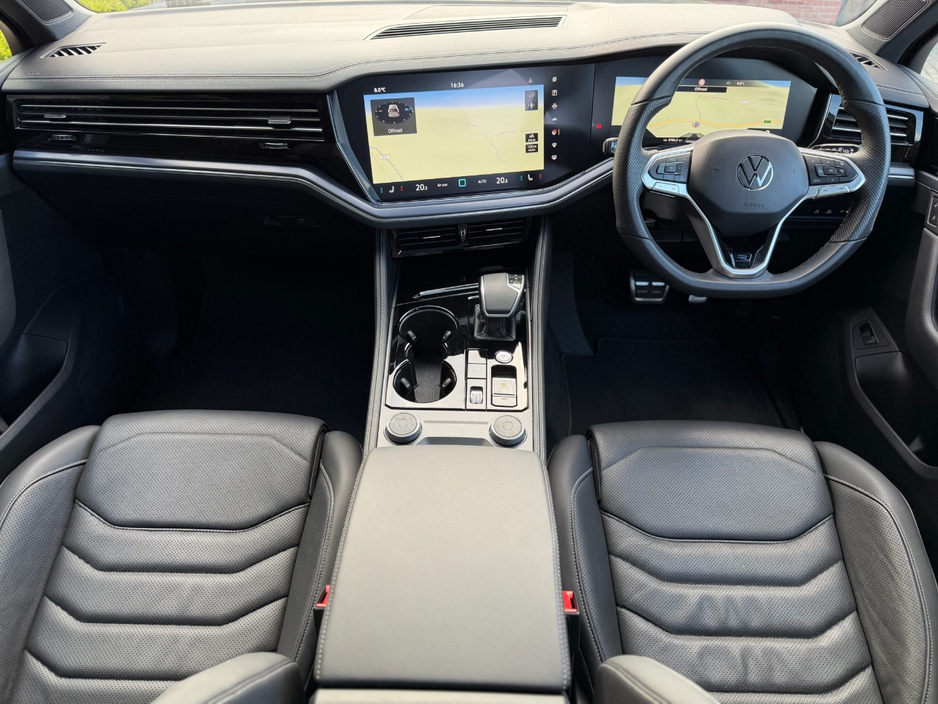 2025 Volkswagen Touareg - image 20