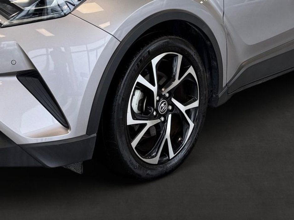 2018 Toyota C-HR - image 10