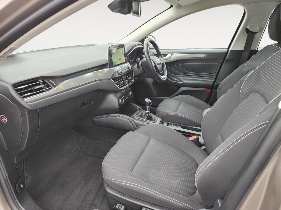 2019 Ford Focus - image 9
