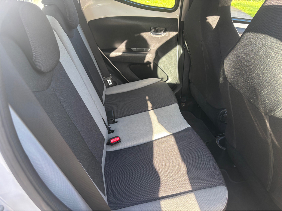 2016 Toyota Aygo - image 16