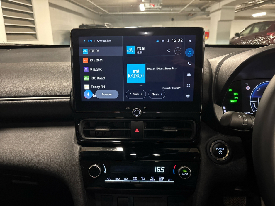 2025 Toyota Yaris Cross - image 12