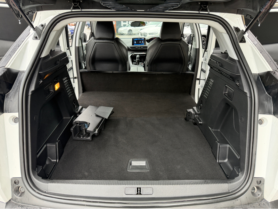 2020 Peugeot 3008 WIRELESS PHONE CHARGER..2 KEYS €8,048