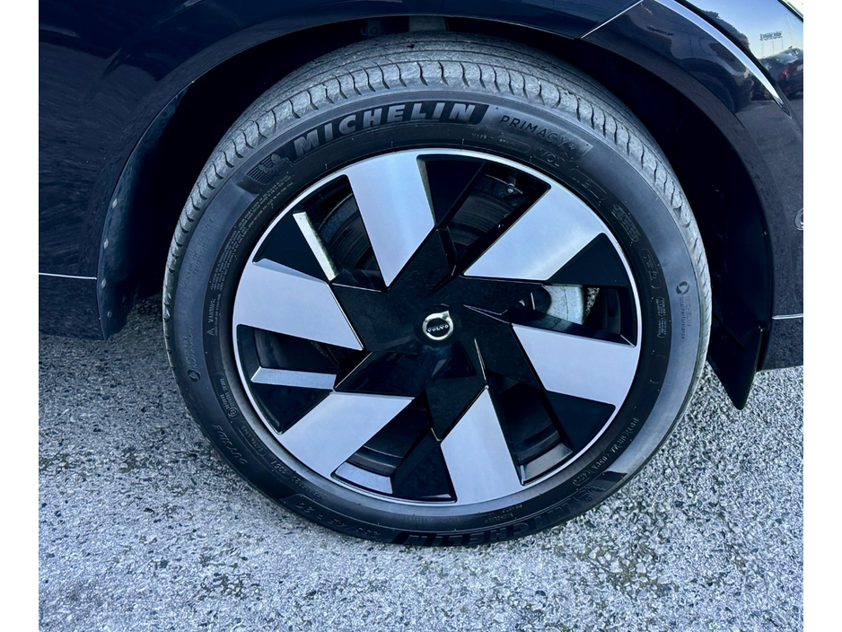 2025 Volvo XC60 - image 9