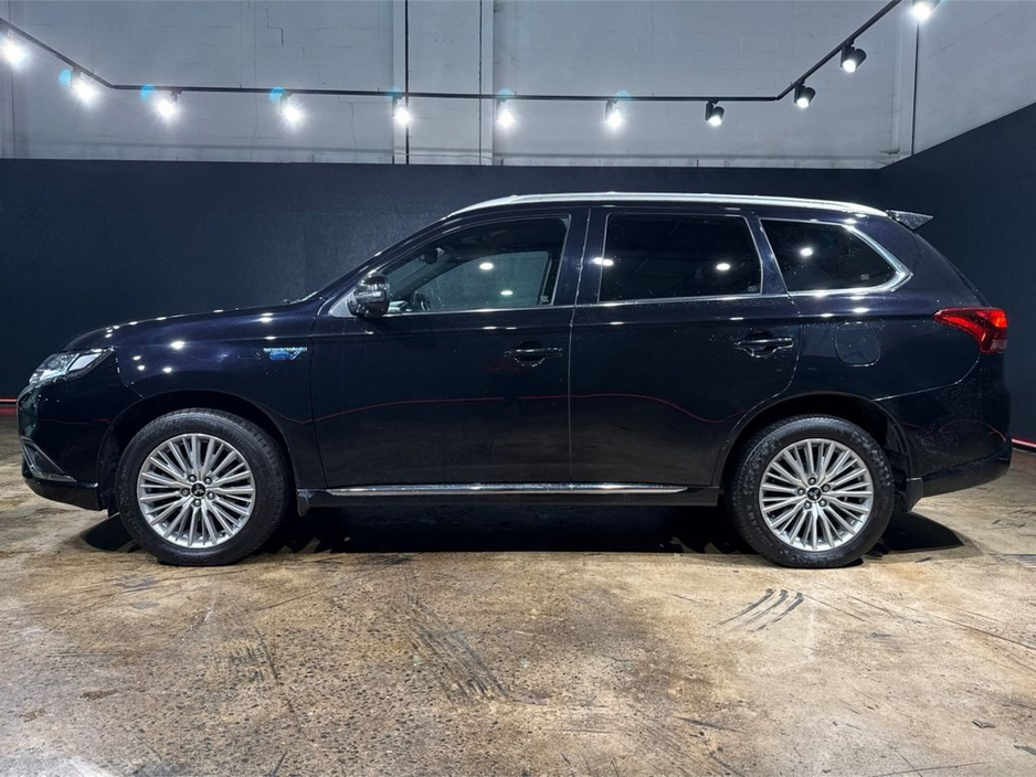 2020 Mitsubishi Outlander - image 6