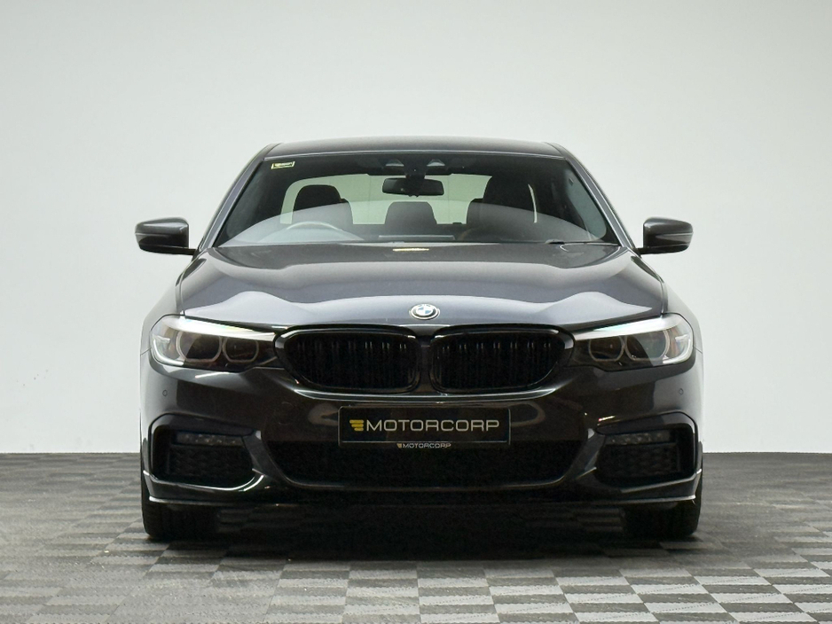 2019 BMW 5 Series - image 2