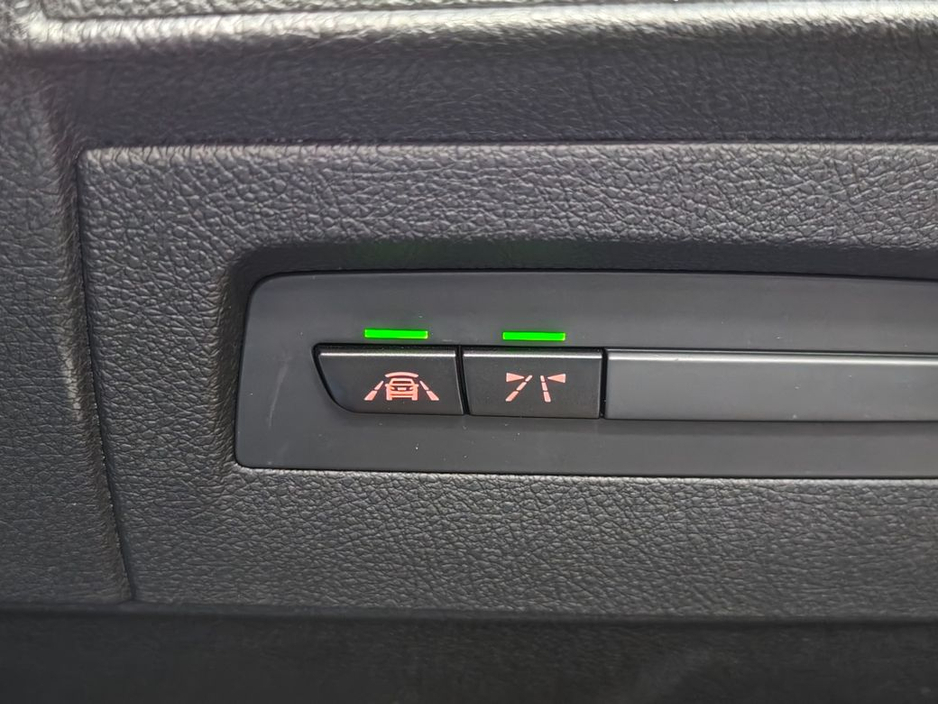 2017 BMW 1 Series - image 25