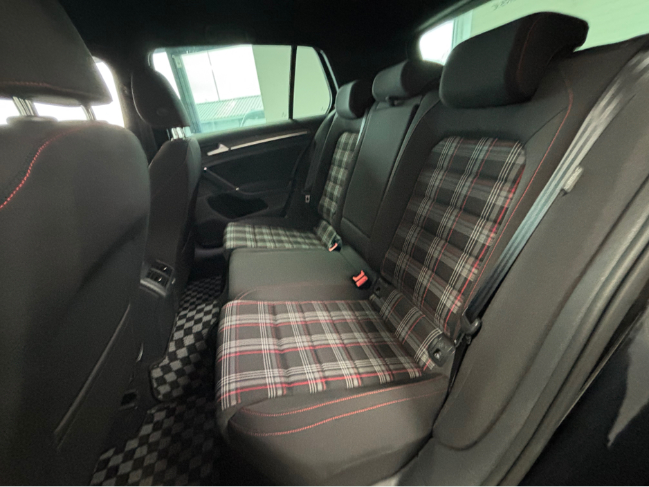 2018 Volkswagen Golf - image 10