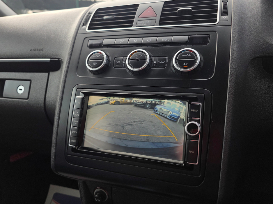 2013 Volkswagen Touran - image 14