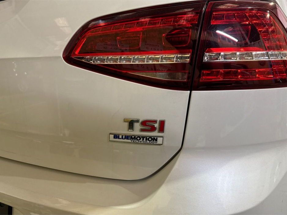 2017 Volkswagen Golf - image 10