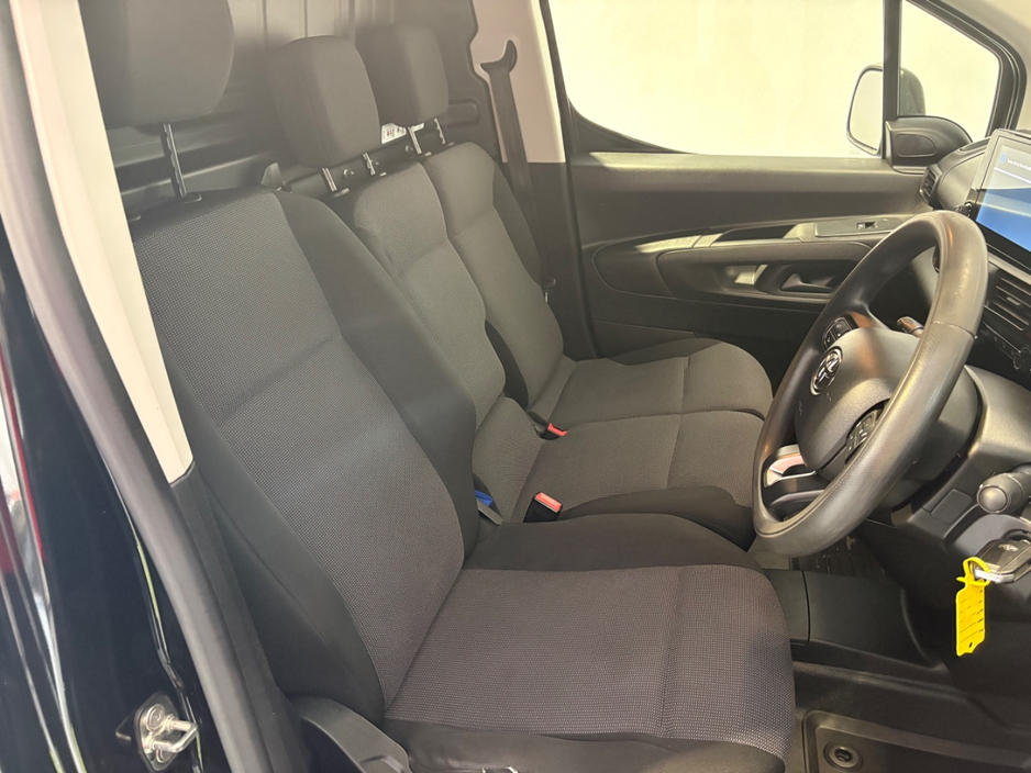 2021 Toyota Proace - image 8