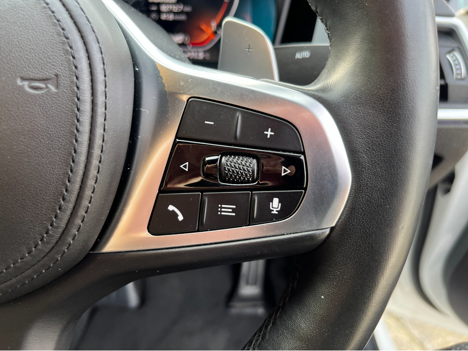 2020 BMW 3 Series - image 23