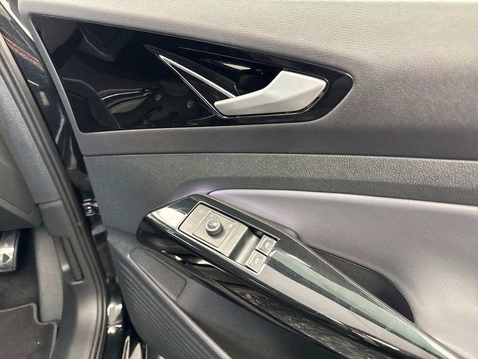 2023 Volkswagen ID.4 - image 11