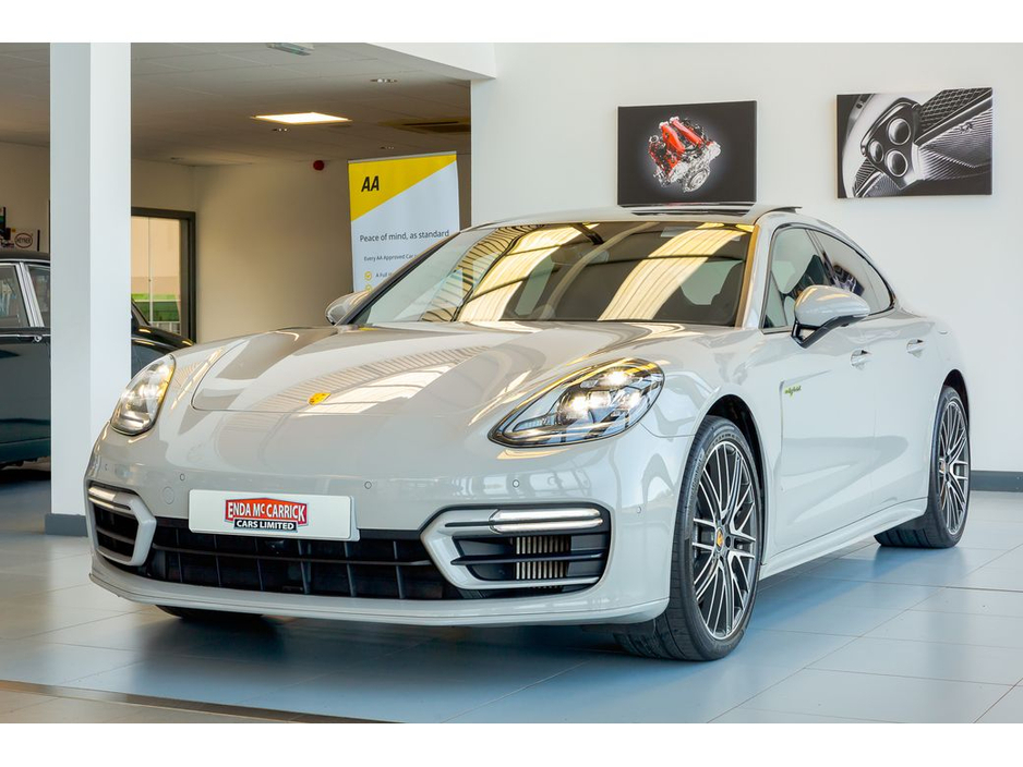 2023 Porsche Panamera - image 2