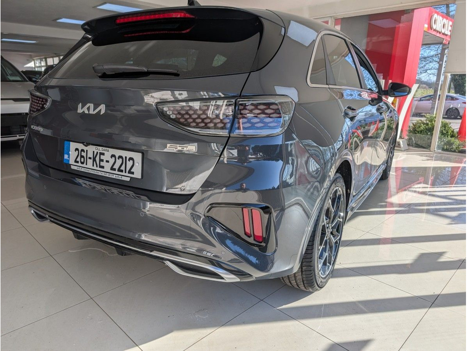 2026 Kia Ceed - image 3