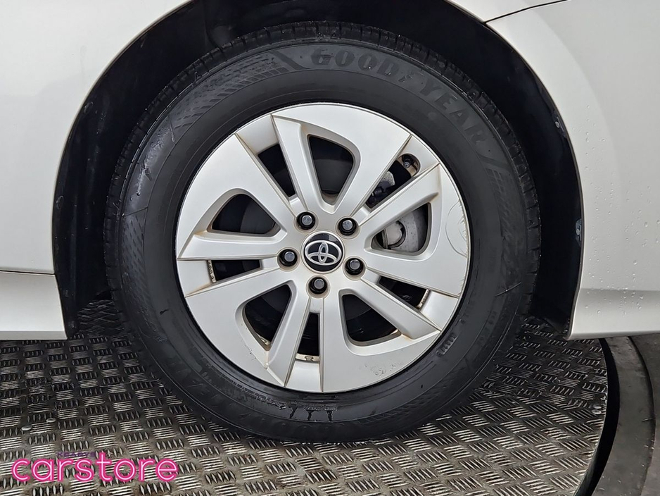 2017 Toyota Prius - image 14