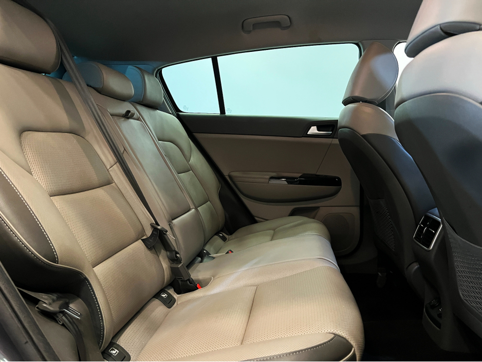 2018 Kia Sportage - image 18