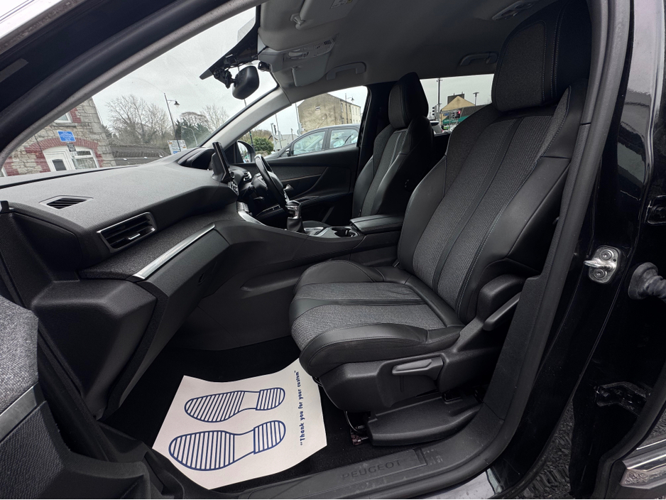 2021 Peugeot 5008 - image 6