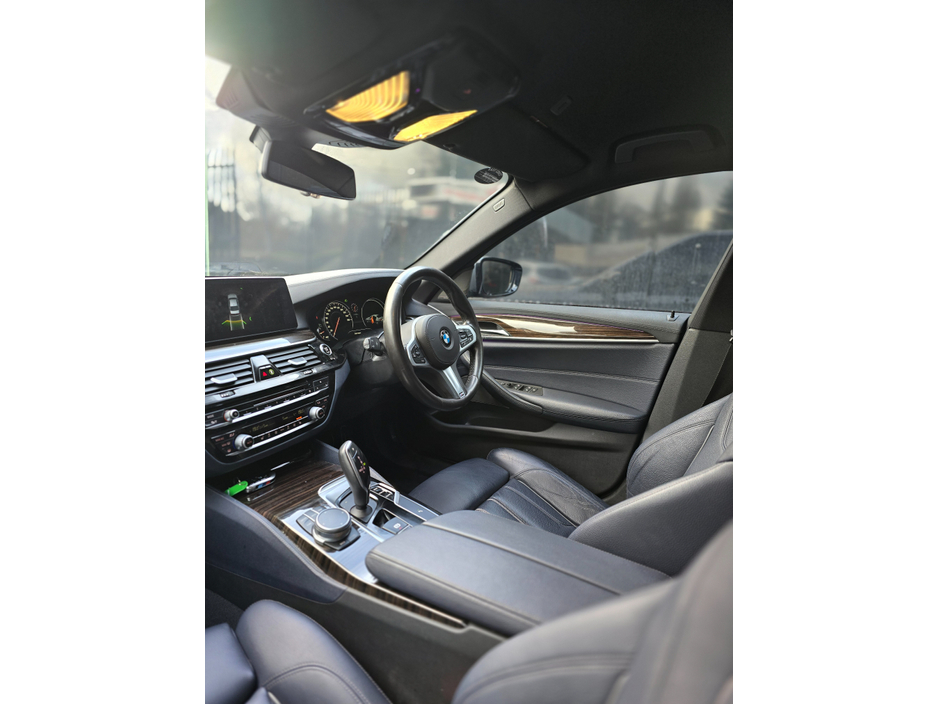 2017 BMW 5 Series - image 2