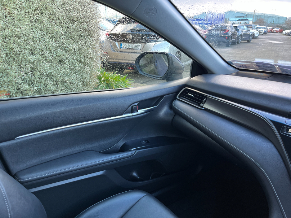 2019 Toyota Camry WS HYBRID AUTOMATIC 2.5 PETROL //HALF LEATHER SEATS//ELECTRIC DRIVERS SEAT//KEYLESS ENTRY//ADAPTIVE CRUISE CONTROL//REVERSE CAMERA// €25,950