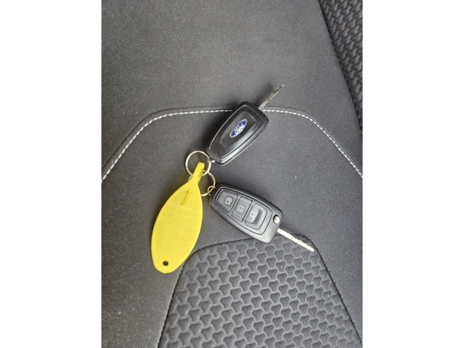 2017 Ford Focus - image 33