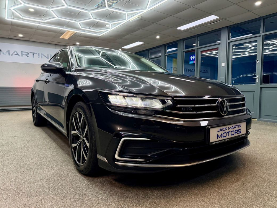 2022 Volkswagen Passat GTE S-A DSG €25,450
