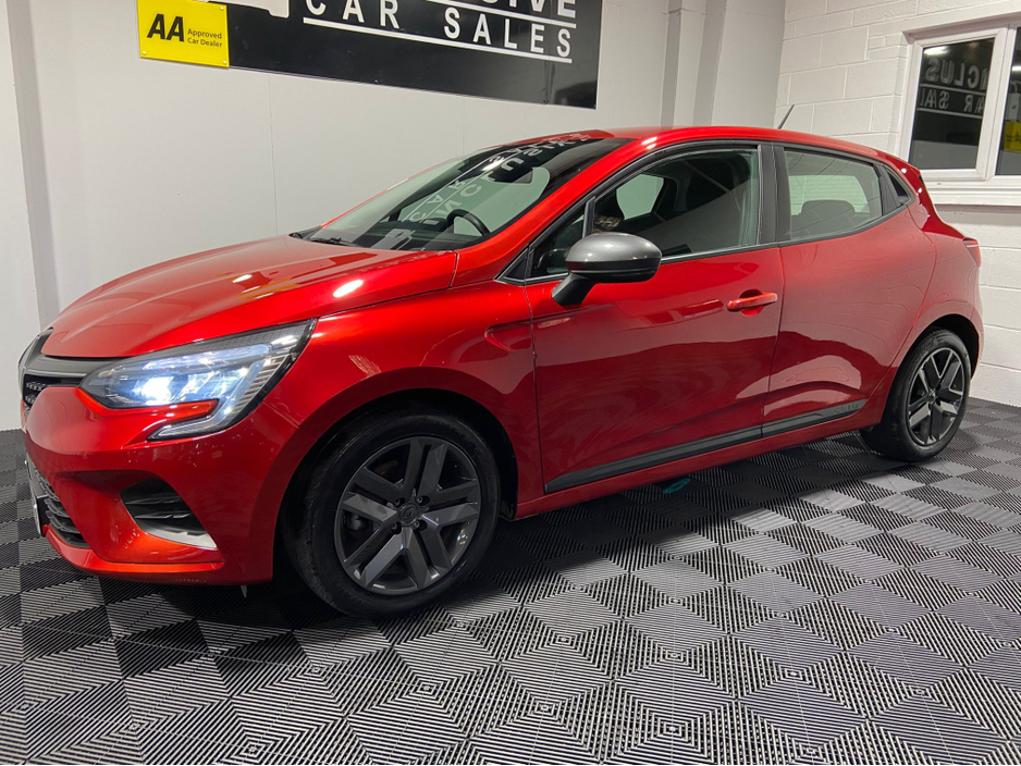 2022 Renault Clio - image 8