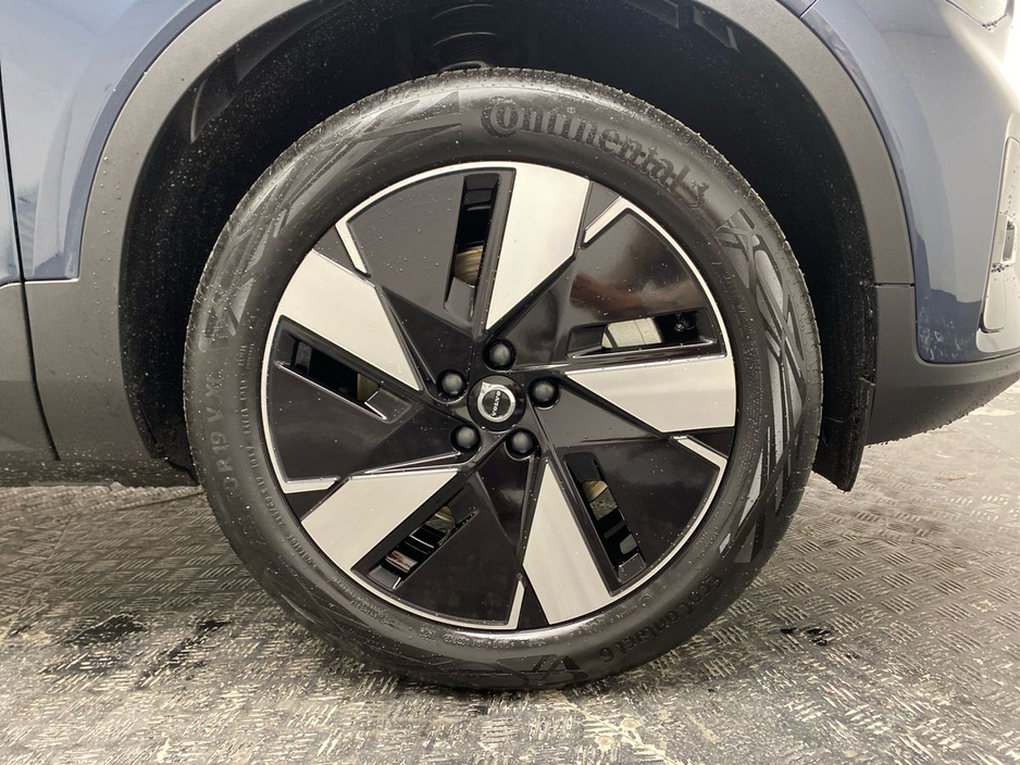 2026 Volvo EX40 - image 6
