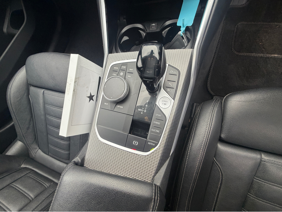 2020 BMW 3 Series - image 22