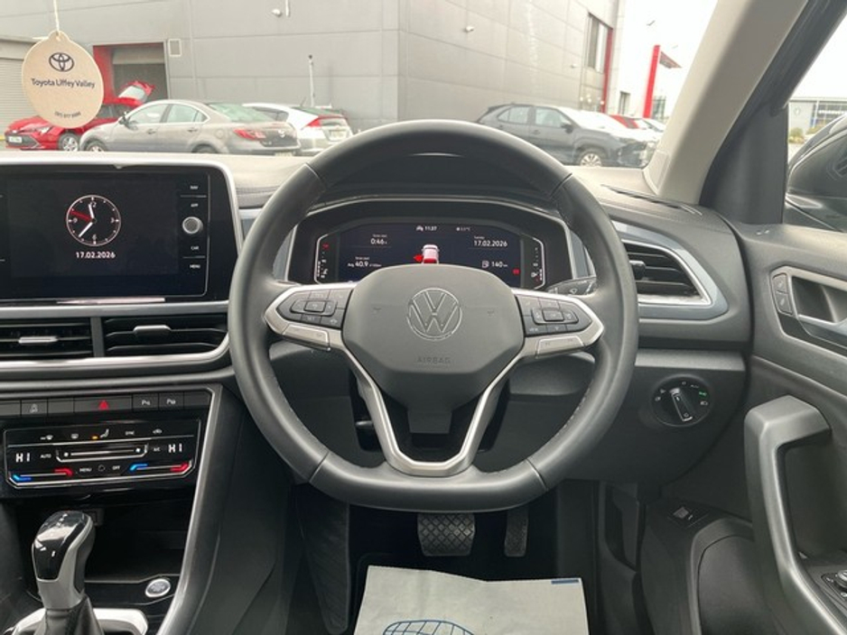 2023 Volkswagen T-Roc - image 9