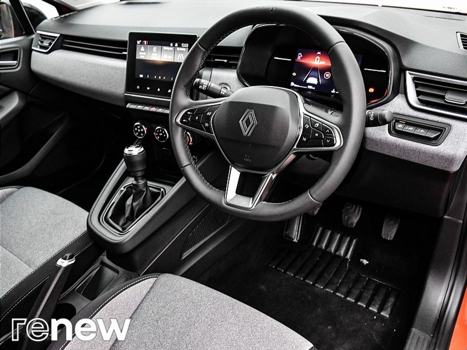 2025 Renault Clio - image 6