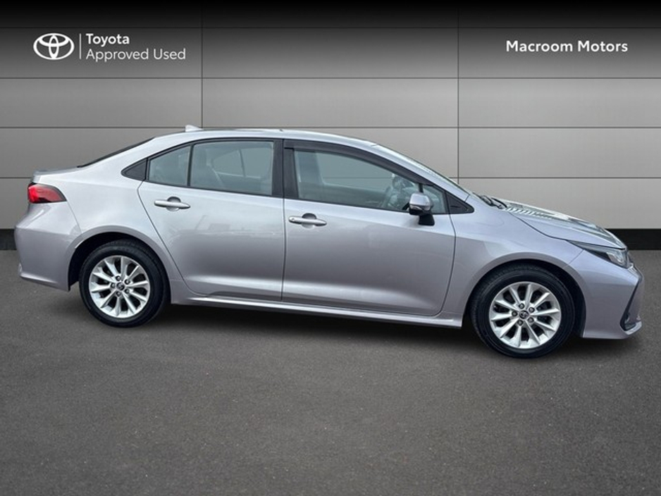 2019 Toyota Corolla - image 3