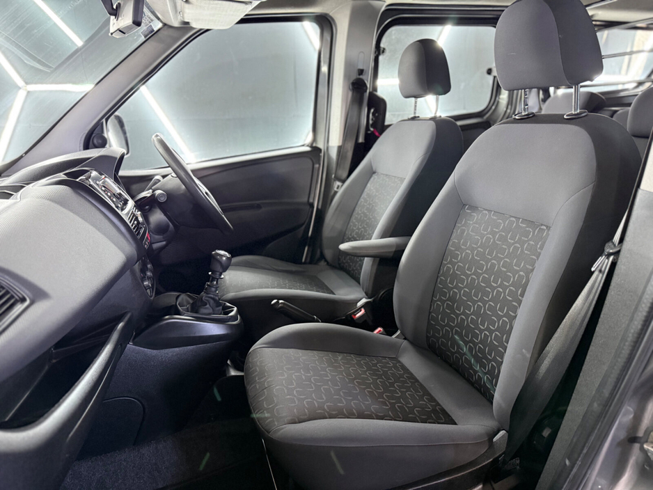 2017 Fiat Doblo - image 15