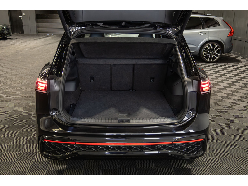 2024 Volkswagen Tiguan - image 13