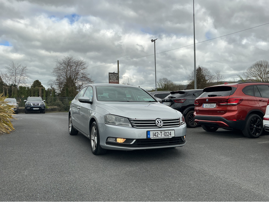 2014 Volkswagen Passat - image 4