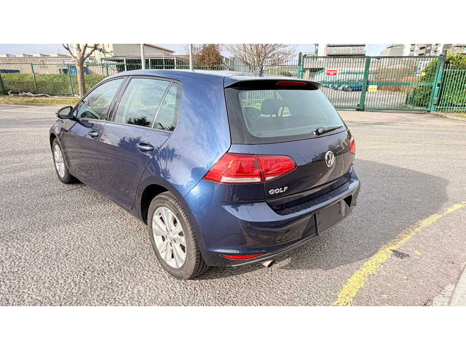 2015 Volkswagen Golf - image 3