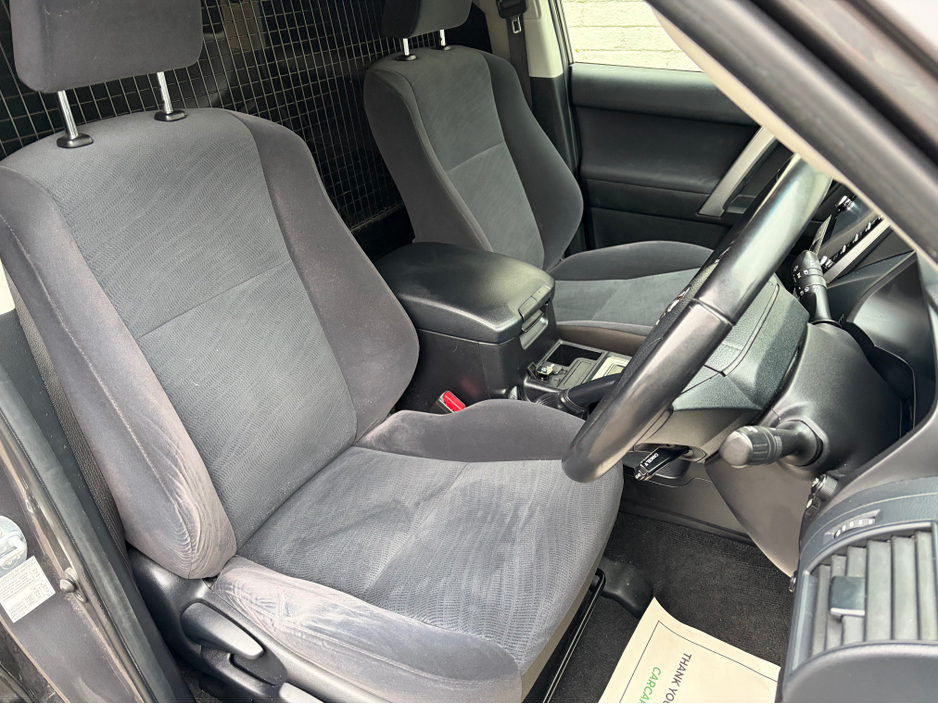 2021 Toyota Landcruiser - image 12