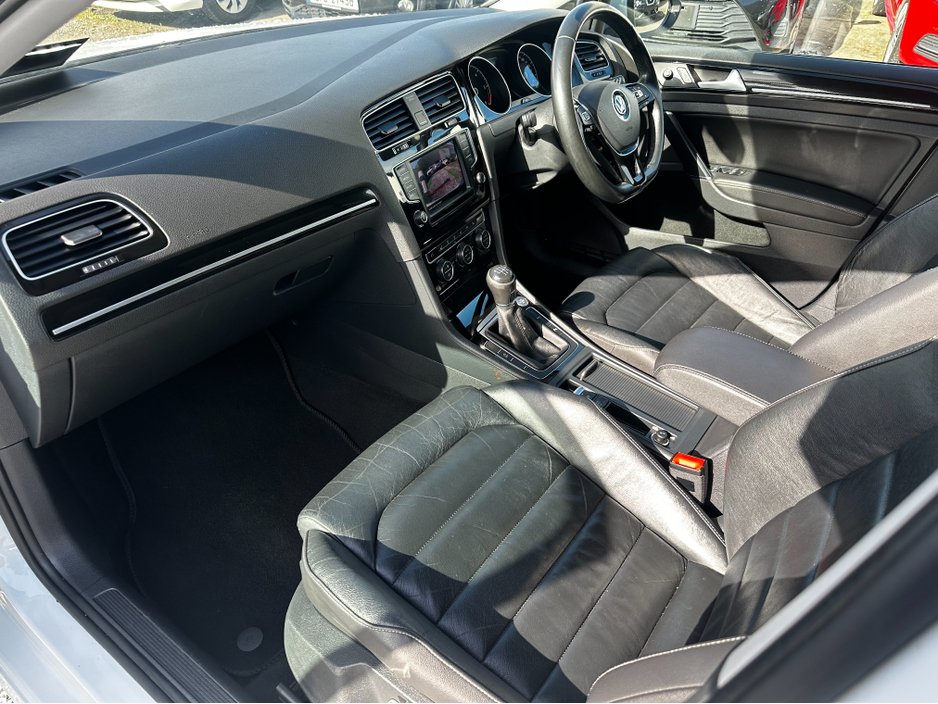 2017 Volkswagen Golf - image 13